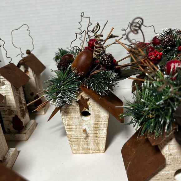 Primitive Birdhouse Christmas Decor - Picture 4 of 8